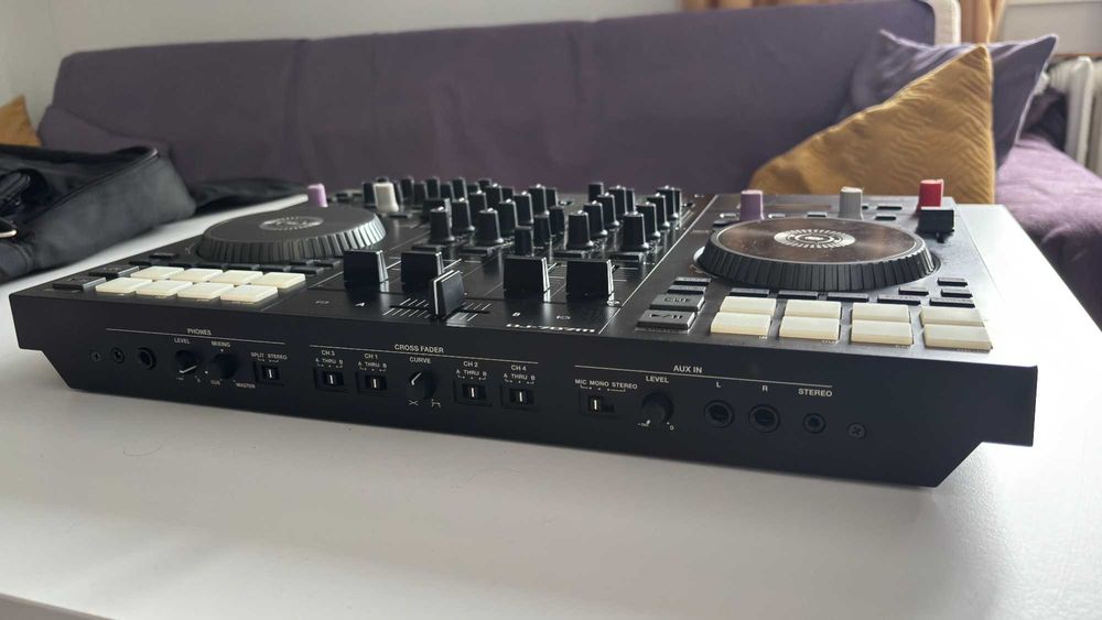 Consola Roland DJ-707M – 4 canale, stare perfecta de functionare