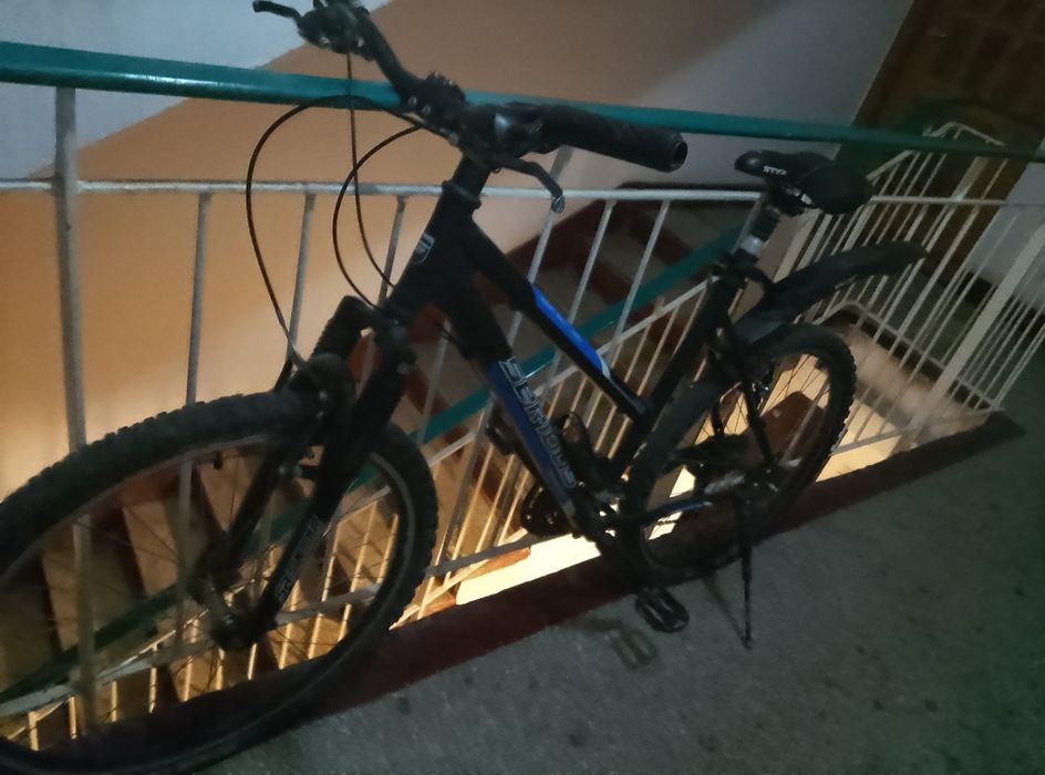 Vând bicicleta serious right ball