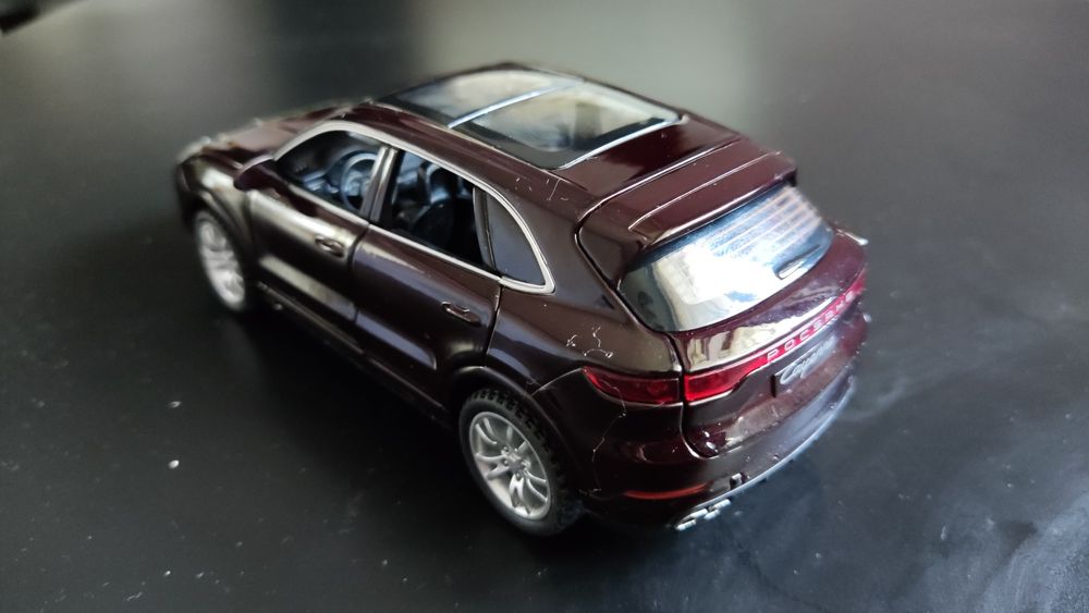 Macheta auto Porsche Cayenne, metalica, scara 1:32