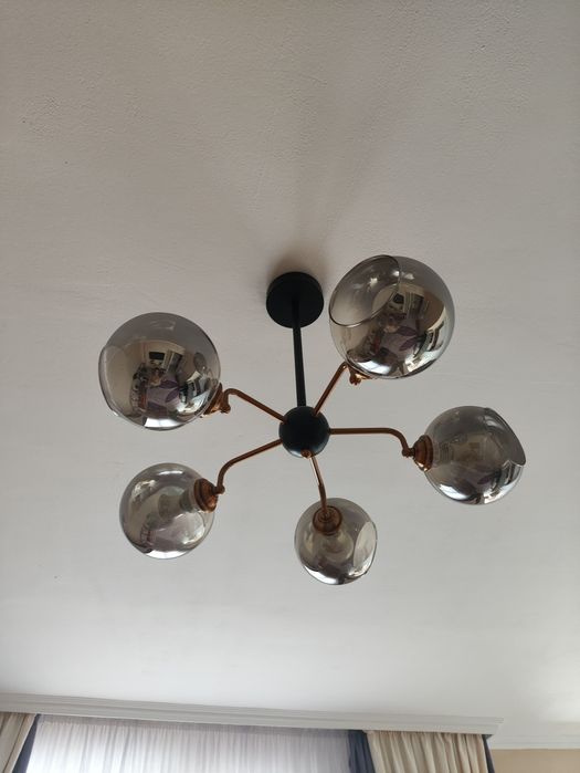 Люстры 5 и 3-х ламп.