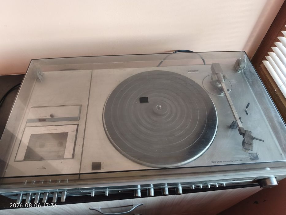 Продавам стерео уредба с усилвател, касетофон и грамофон Panasonic SG-2100