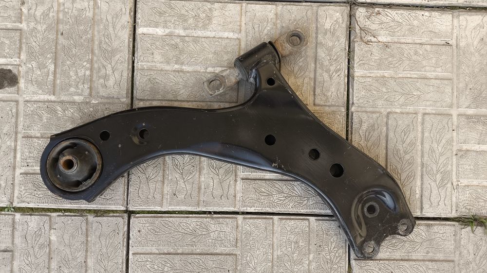 Рычаг Камри 70  правая сторона