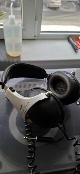 Căști audio NAD, model 10