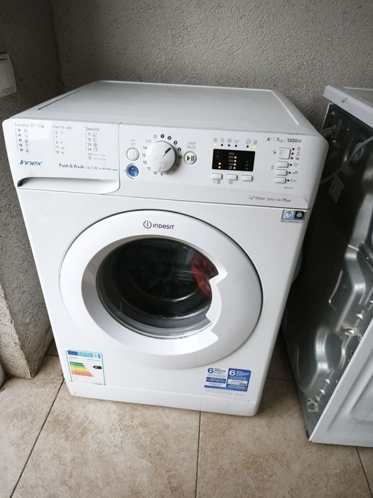 Mașina de spălat rufe Indesit