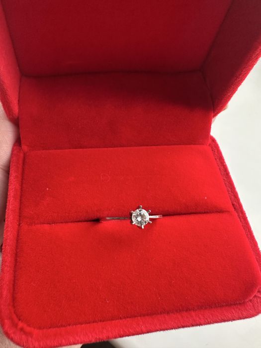 Кольцо белое золото с бриллиантом