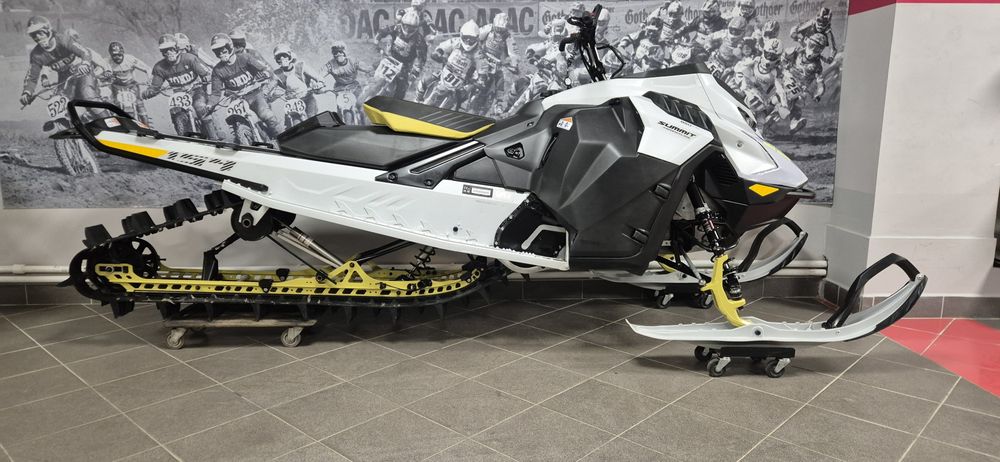 2025 Ski Doo 850 Summit Adrenaline