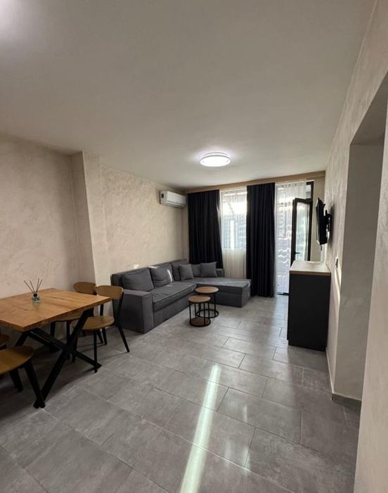 Дава се под наем Двустаен апартамент в Пловдив, Младежки Хълм - 64 кв.м за 375 € - Снимка #1