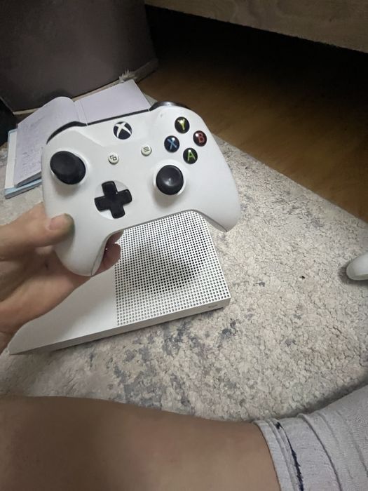 Xbox one digitali cu 2 controlere