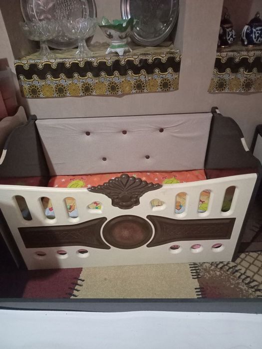 Divan, manej sotiladi, yangi sifati aʼlo