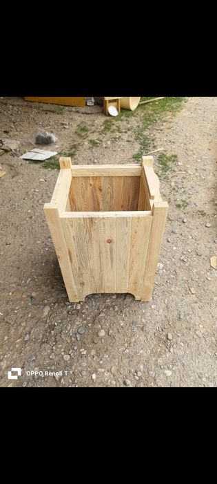 Уличные деревянные кашпо