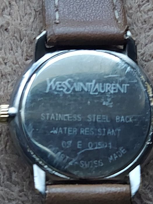 Швейцарски часовник на марката YSL