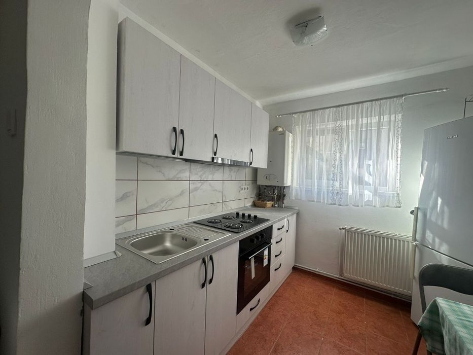 Închiriez apartament cu 2 camere Str. DUMBRAVA