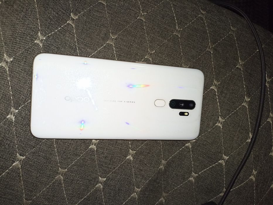 Телефон Oppo A5.