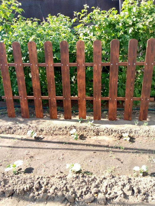 Штакетник новый.