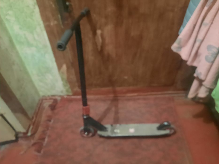 Самокат трюковой красный