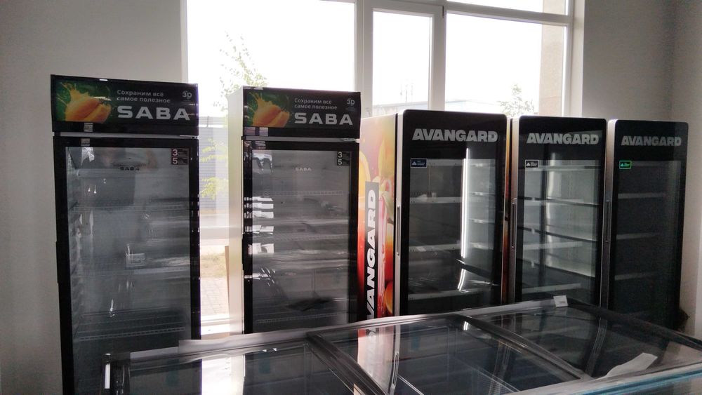 Новый витринных холодильник