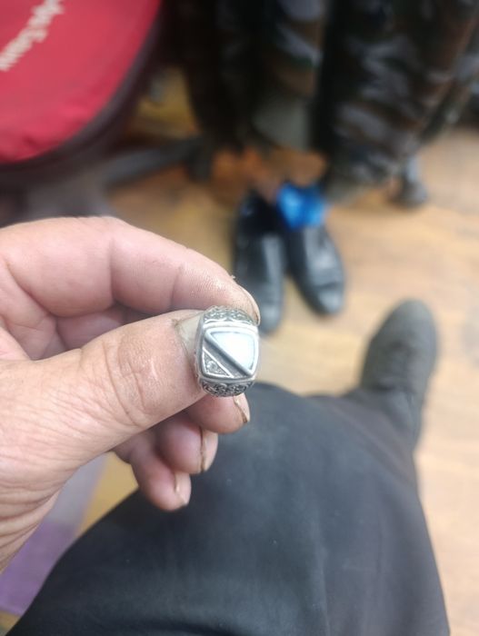 Продам серебро  печатку