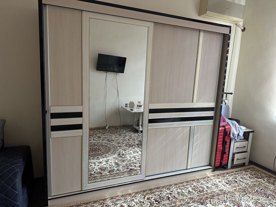 Shkaf garderobnie 2,40ga 2,20