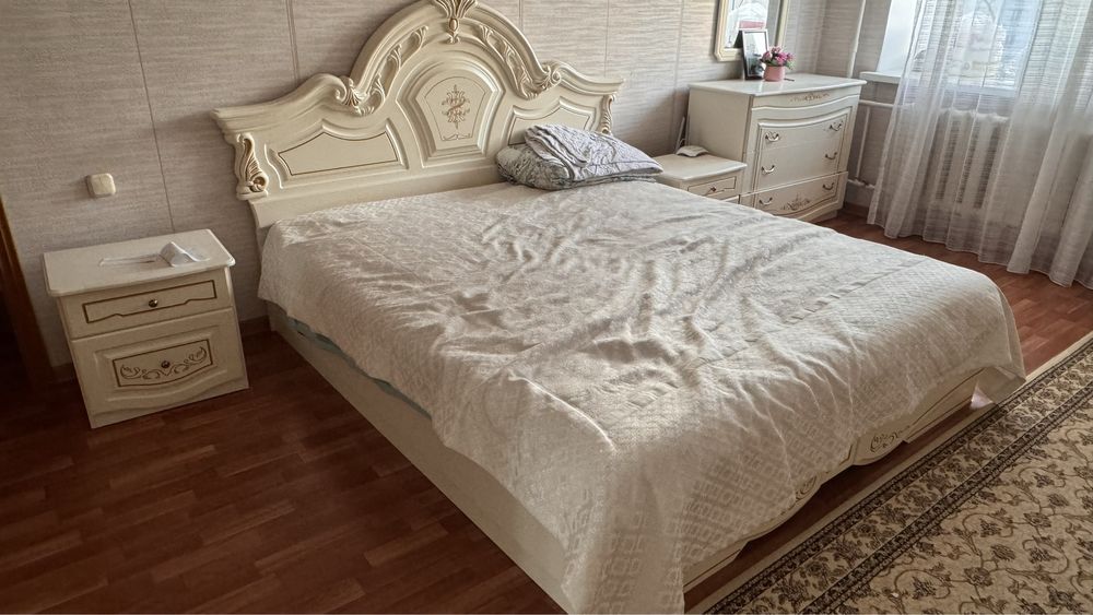 Продам спальный гарнитур