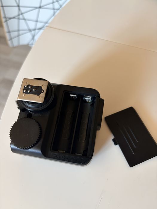 Продава се безжичен радио предавател  за светкавици Godox X2T-C