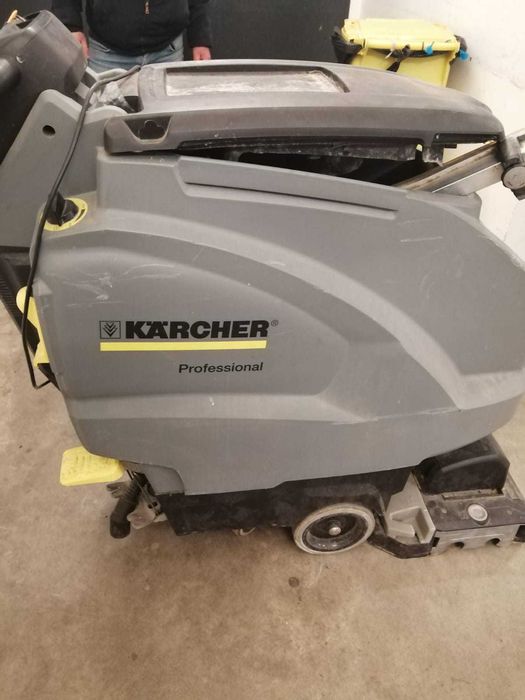 De vânzare aparat de curățat pardoseli Karcher