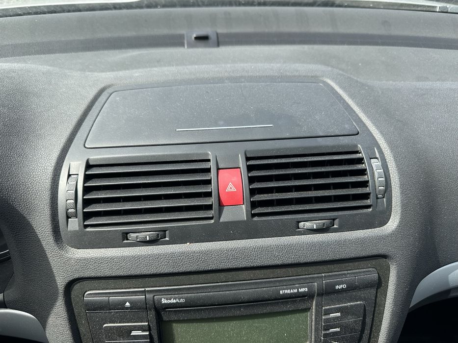 Централна конзола за Шкода Октавия 2