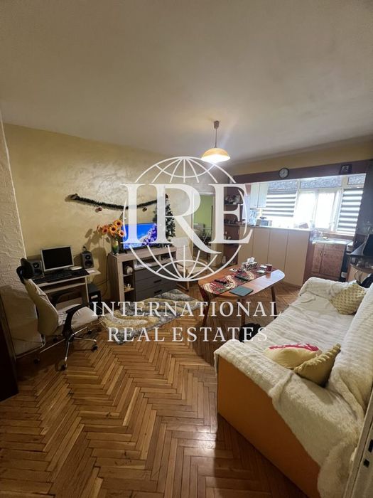 Продава се Тристаен апартамент в Варна, Цветен квартал - 63 кв.м за 1214 €/кв.м - Снимка #2