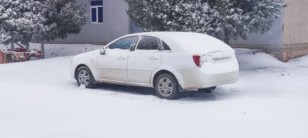 Lasetti sotiladi 1.8mator 2010yili