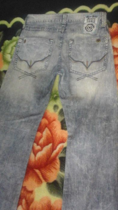 Джинсы.        .
