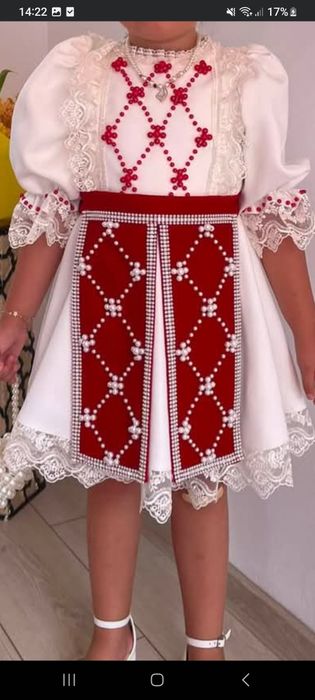 Costum pentru fetite pana la 4 ani