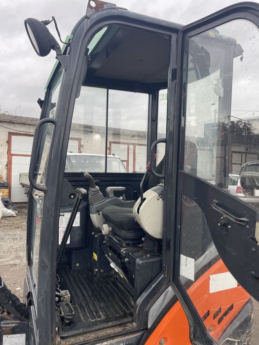 Miniexcavator  hitachi  2  Tone an 2015