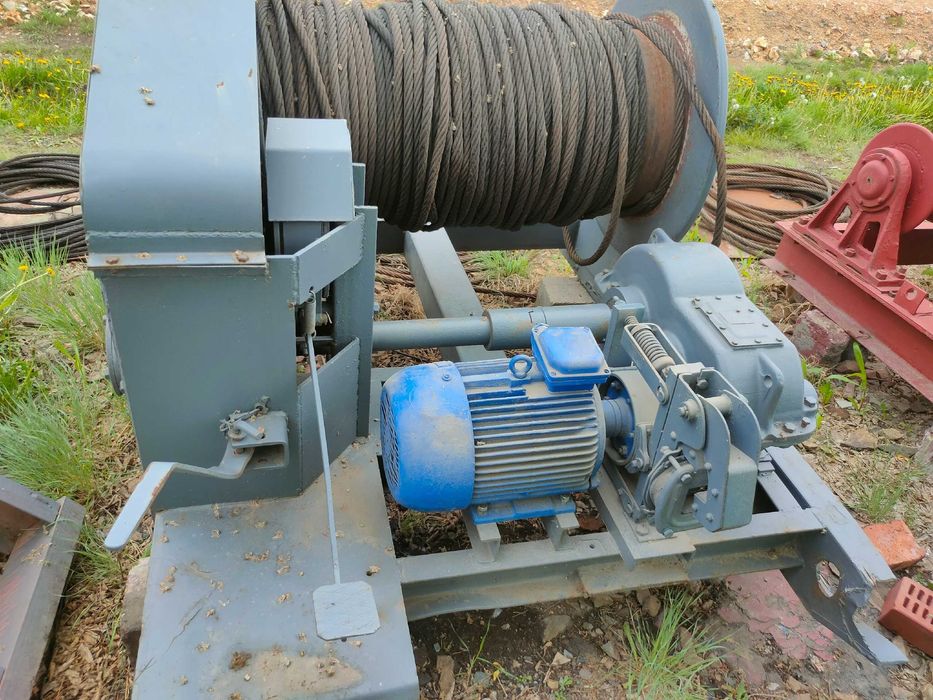 Продам тяговую Лебедка