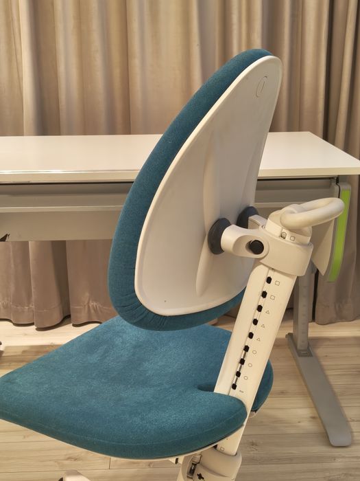 Vând set birou și scaun ergonomic Moll Joker – Stare impecabilă