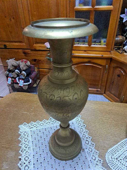 Красива месингова ваза