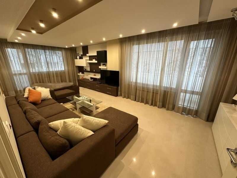 Дава се под наем Четиристаен апартамент в София, Борово - 145 кв.м за 1500 € - Снимка #10