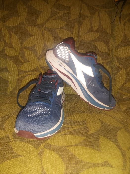 Дамски спортни маратонки Diadora