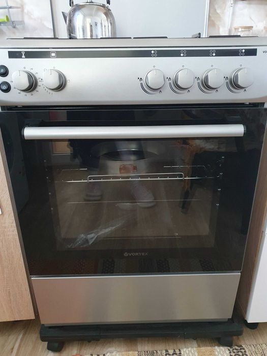 Vând aragaz  nou nefolosit