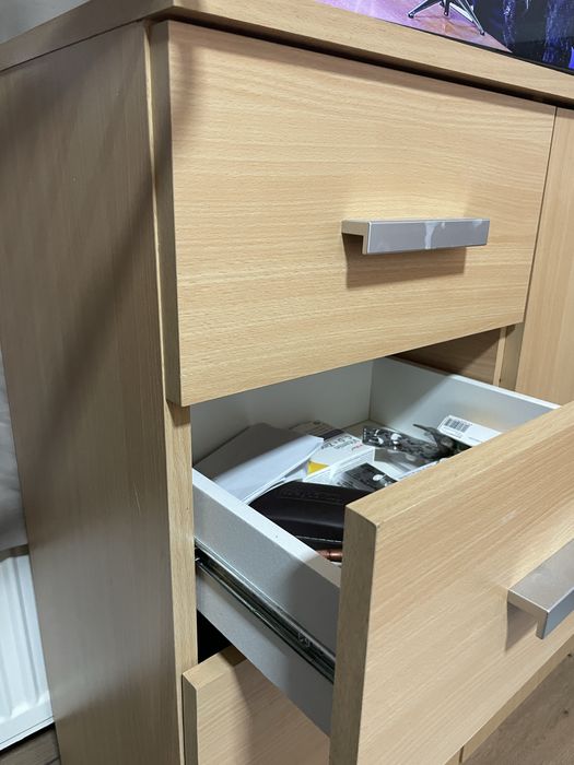 Dulap  pentru depozitare si tv