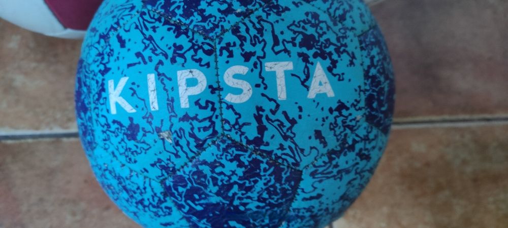 3 mingii de fotbal (din imagine) 200 lei