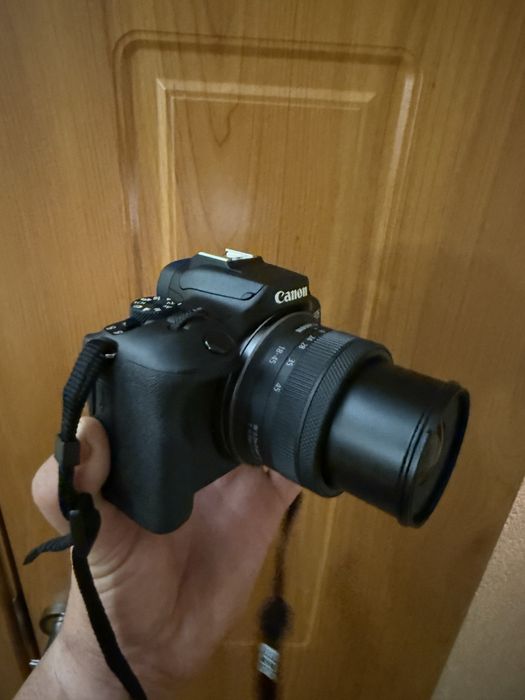 Canon EOS R1000