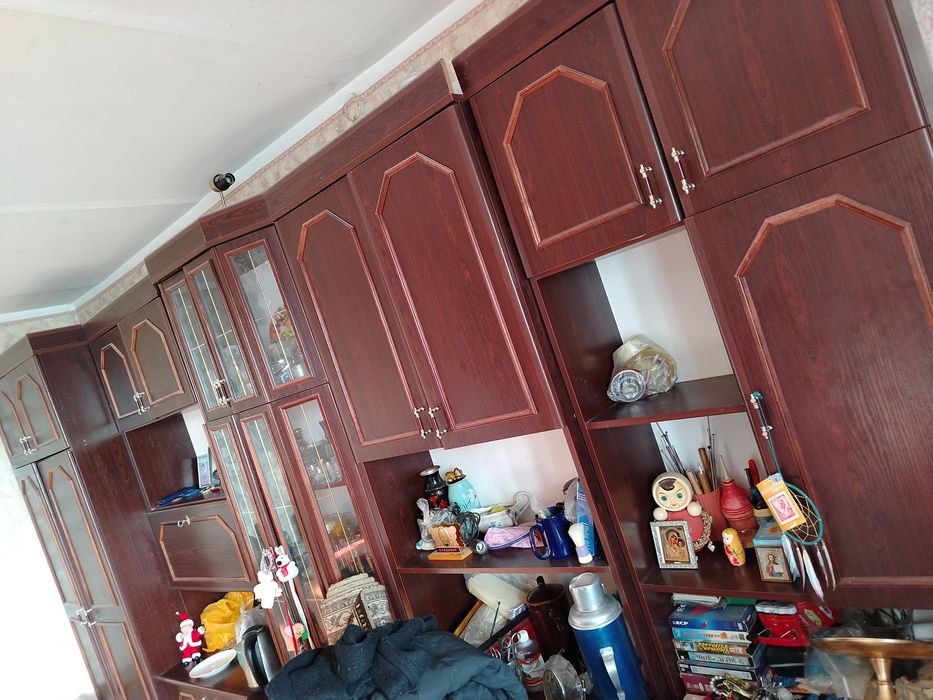 Столы, тумбочки,стенка, шкафы