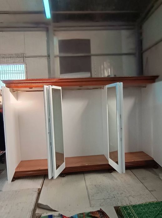 Vand urgent dulap lemn masiv!