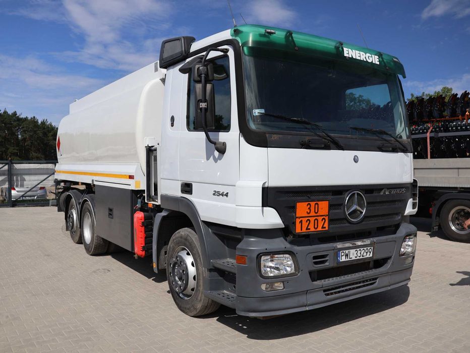 Mercedes-Benz Actros 2544 Autocisternă 2004