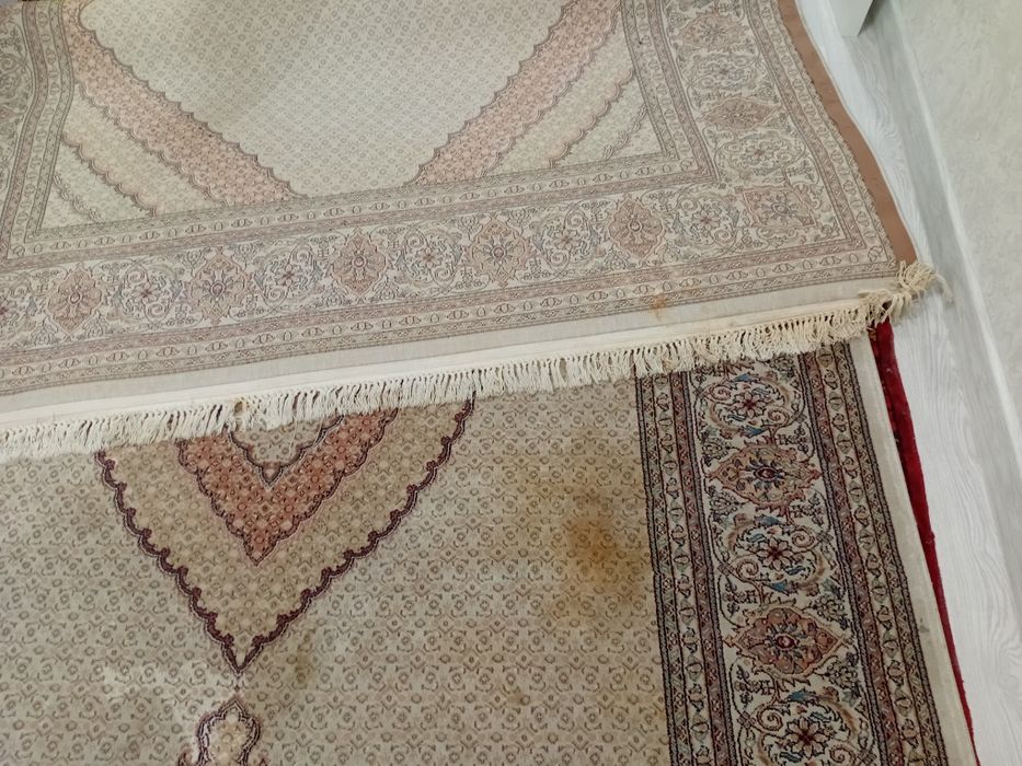 Ковёр бежевый цвет