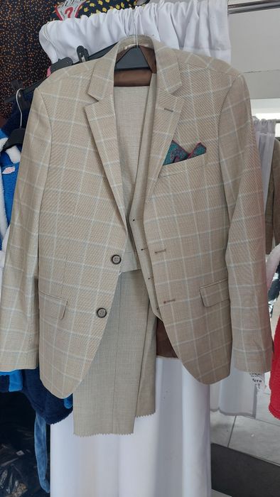 Costume de barbati, 325 de lei buc,costumele sunt noi,