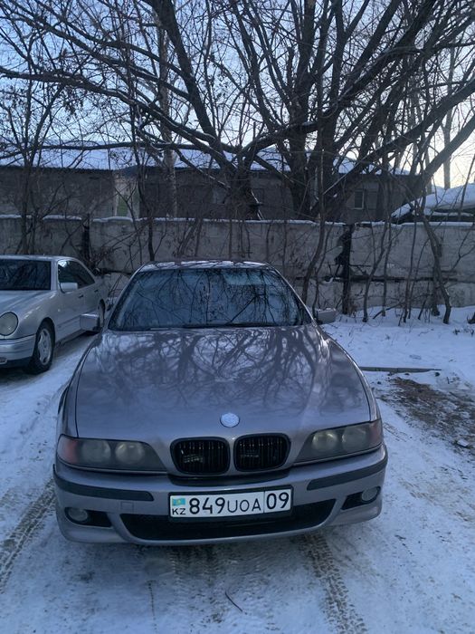 Продаю машину БМВ