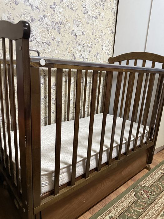 Продам детскую кроватку