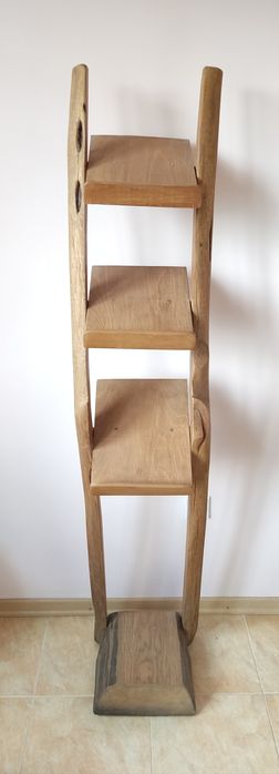 Майсторска дървена стойка за рекламни материали