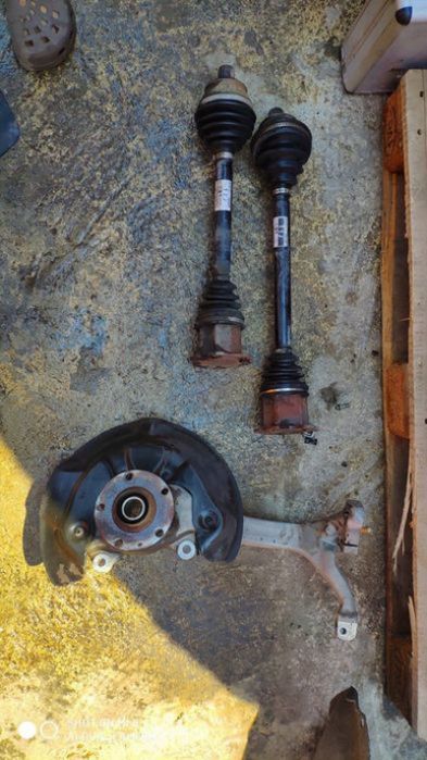 Шенкел с главина преден носачи кокали Амортисьори AUDI A6 4F Facelif