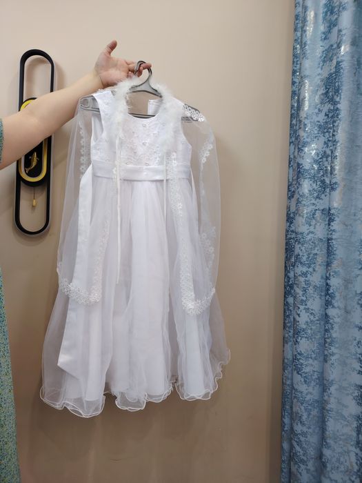 Продам платье на девушке